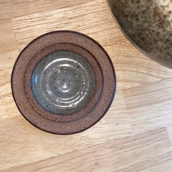 Pottery Jar - Picture 4 of 6